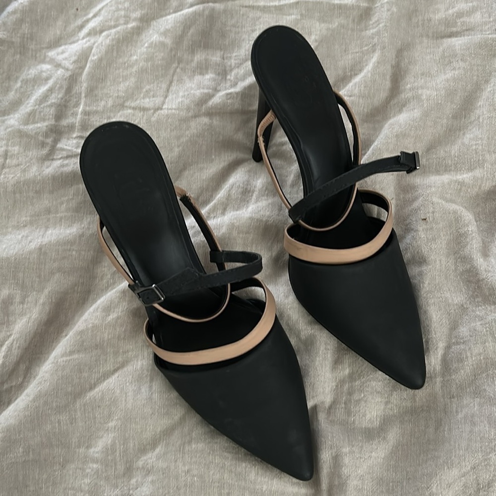 TIBI Heel Tan Black Strappy Kitten Slingback. Size 38